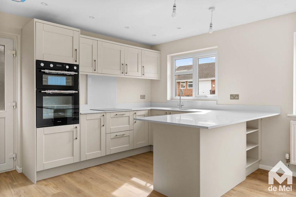 Property photo 2 of 9 Photo 6