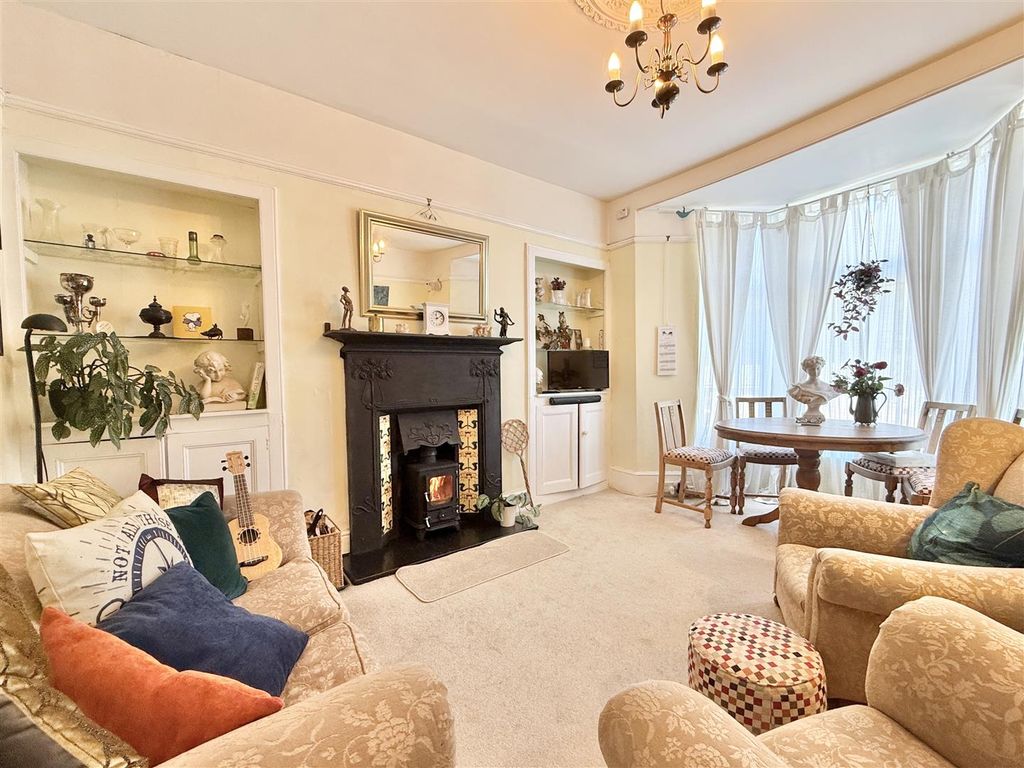 Property photo 2 of 21 Living Room.Jpg