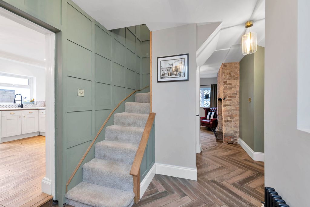 Property photo 3 of 34