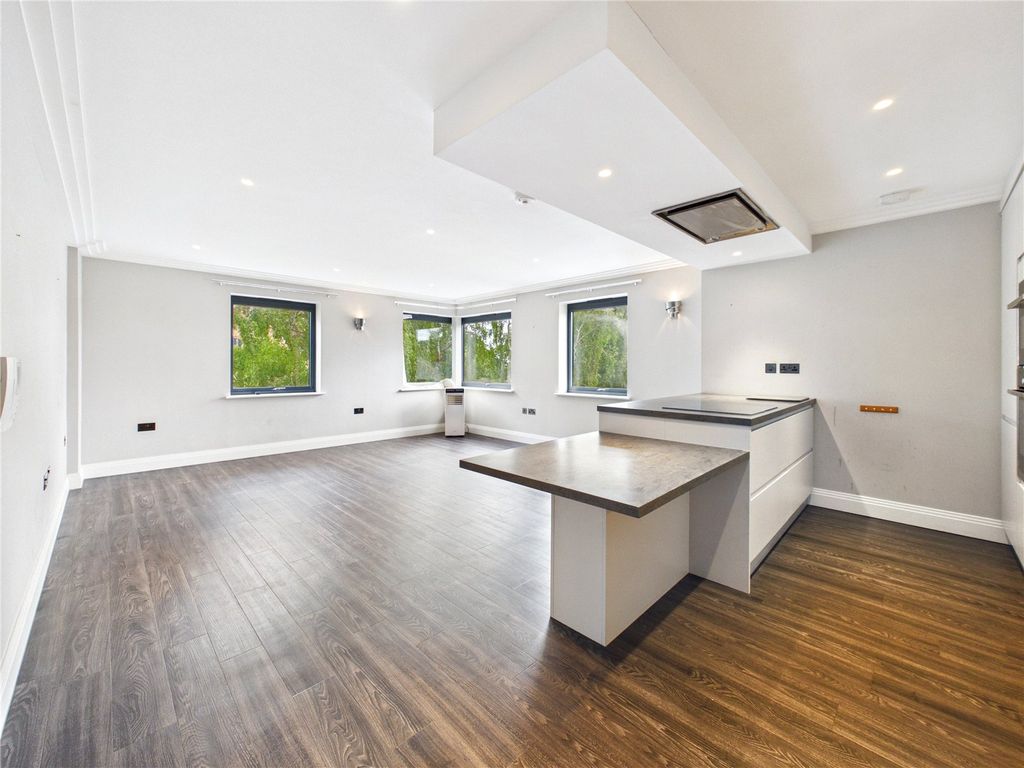 Property photo 2 of 15 Picture No. 24