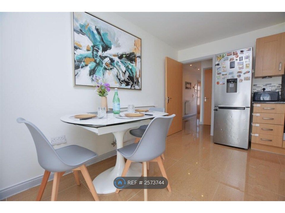 Property photo 3 of 21 Dining Area