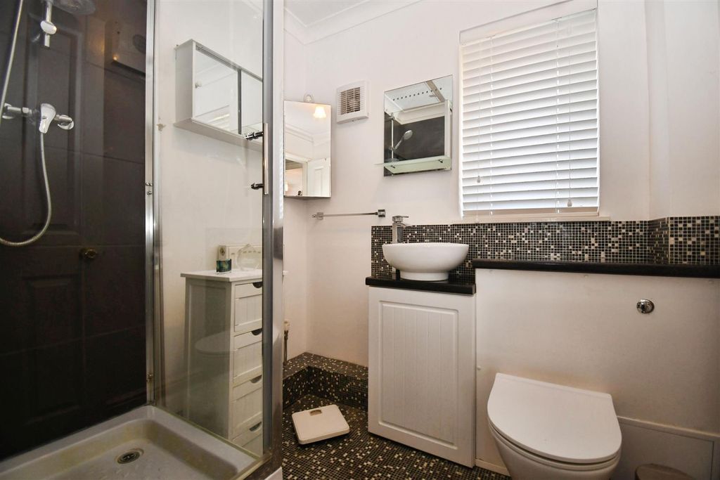 Property photo 3 of 11 Shower Room