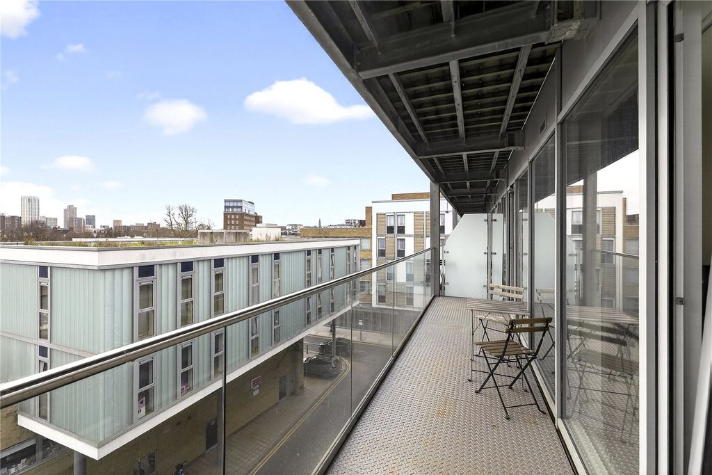 Property photo 2 of 18 Balcony