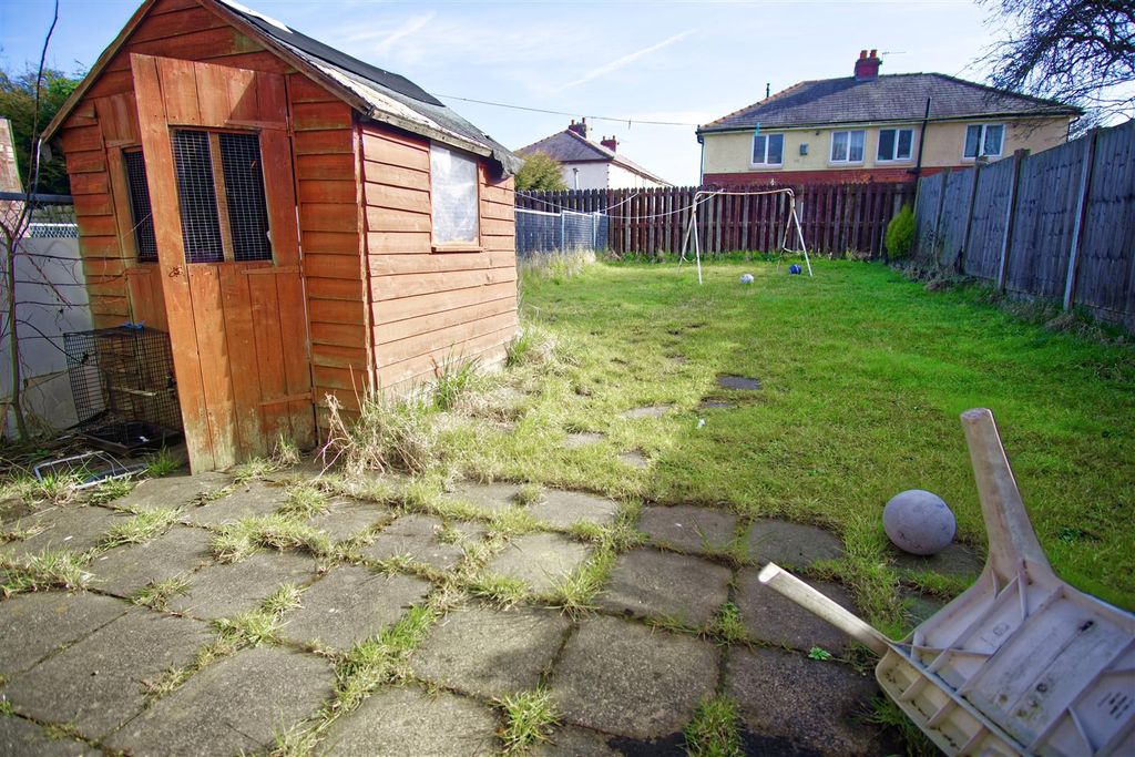 Property photo 3 of 9 Garden