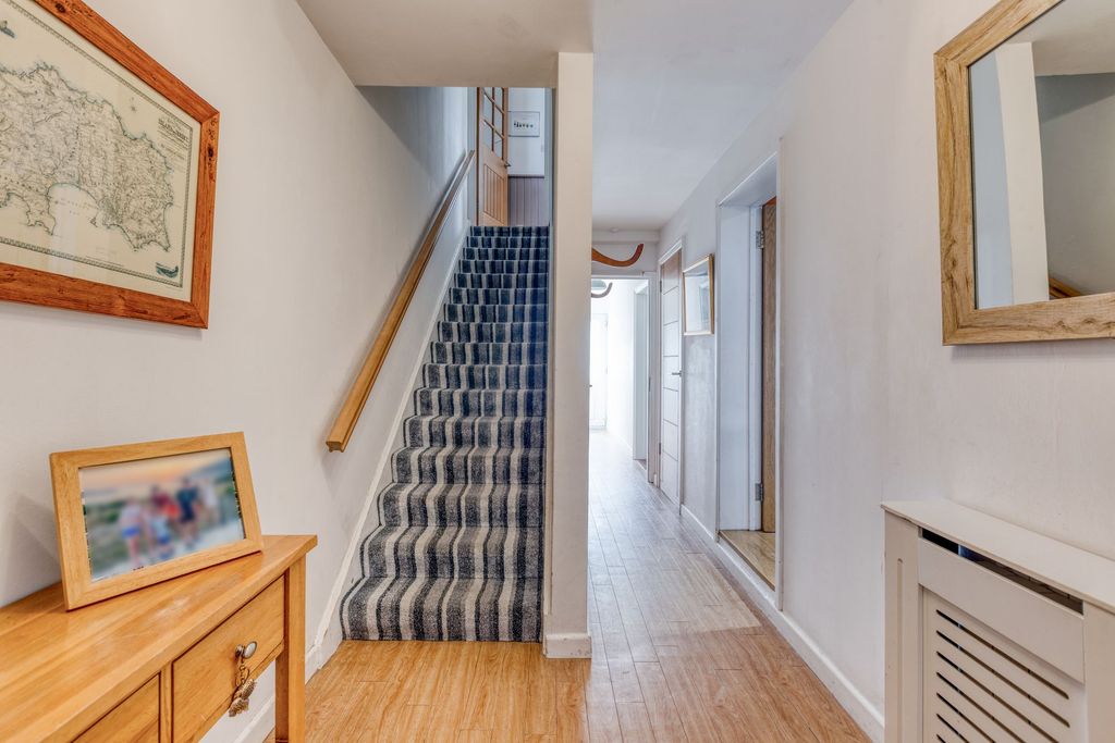 Property photo 2 of 35
