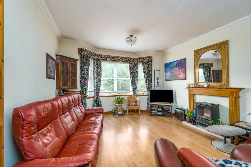 Property photo 3 of 31 3 Whitlaw Gardens-04.Jpg