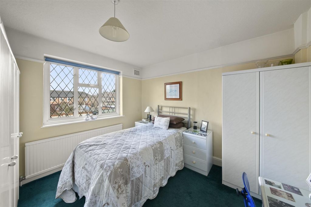 Property photo 2 of 18 9