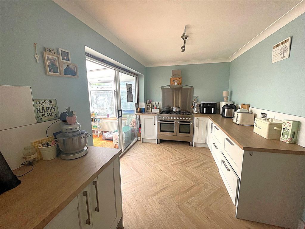Property photo 2 of 12 Kitchen 3.Jpg