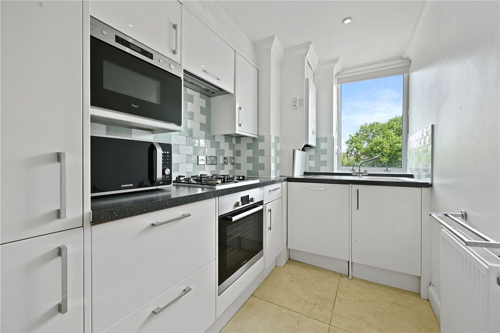 Property photo 2 of 14 Picture No. 12