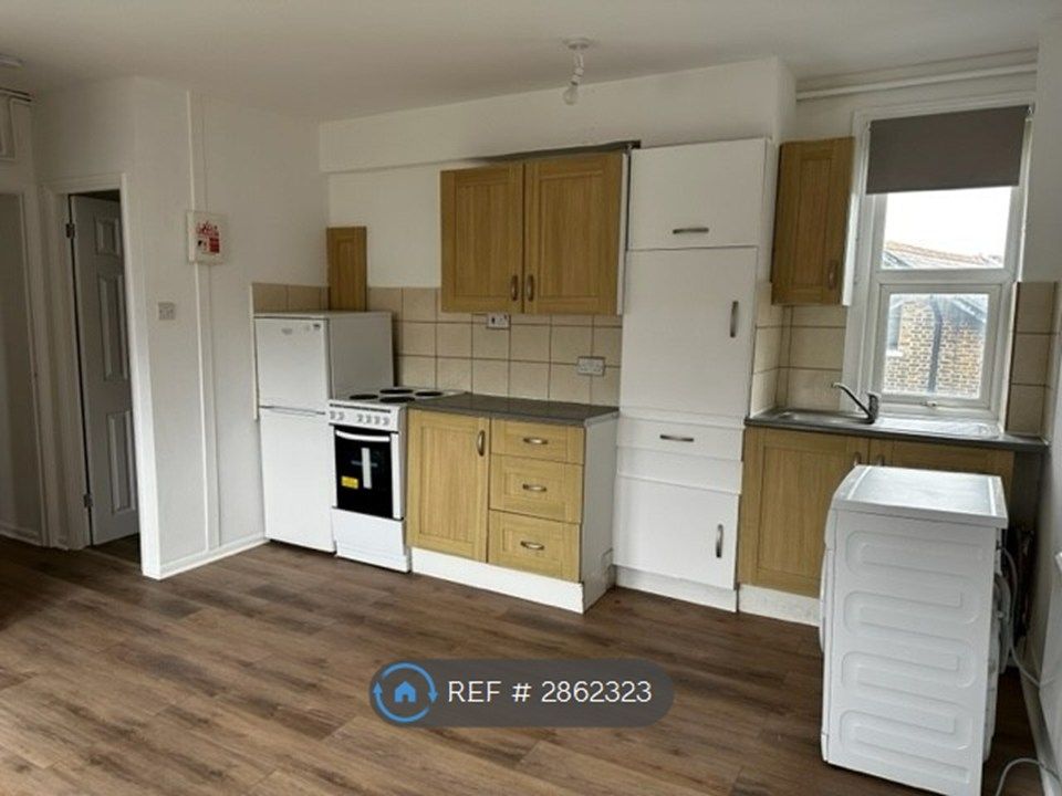 Property photo 3 of 7 Kitchen