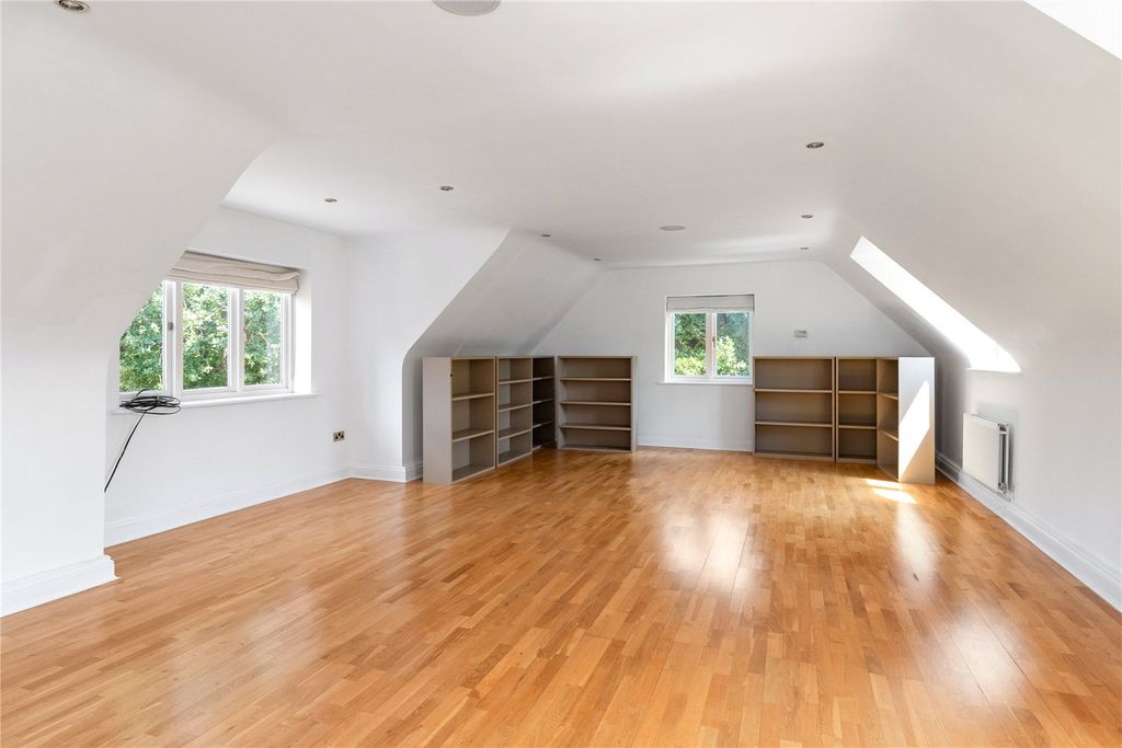 Property photo 3 of 28 Picture No. 30