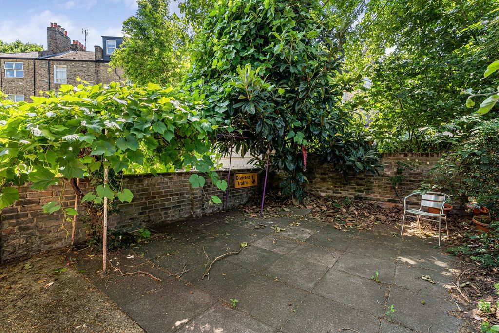 Property photo 3 of 23 Garden