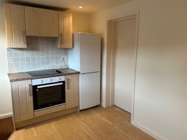 Property photo 2 of 8 Maple Apt Kitchen 2