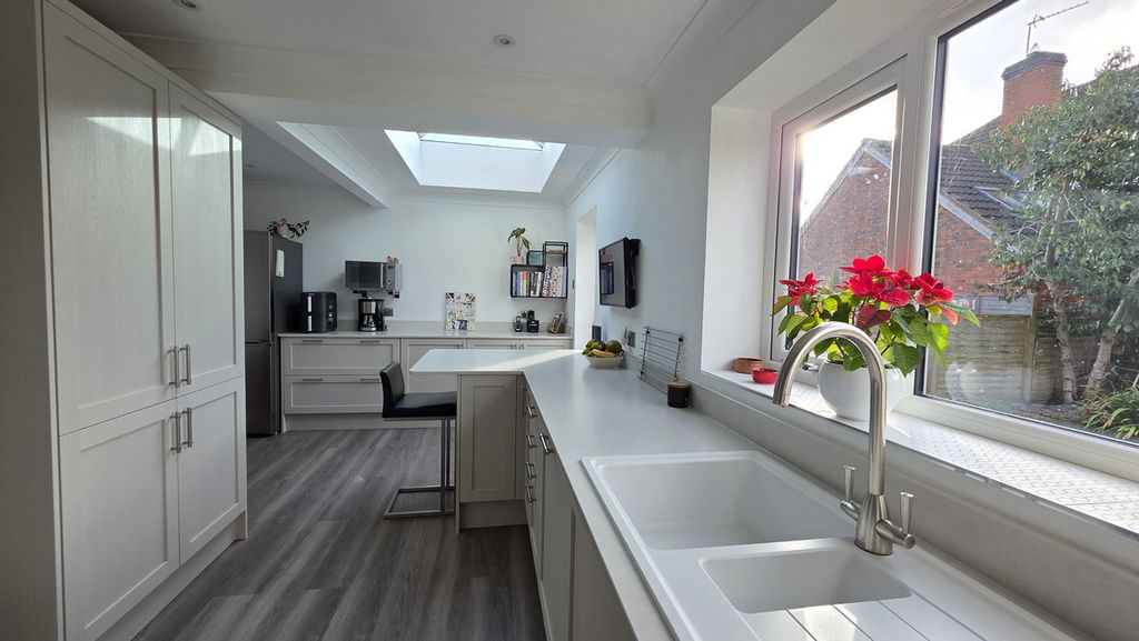 Property photo 2 of 26