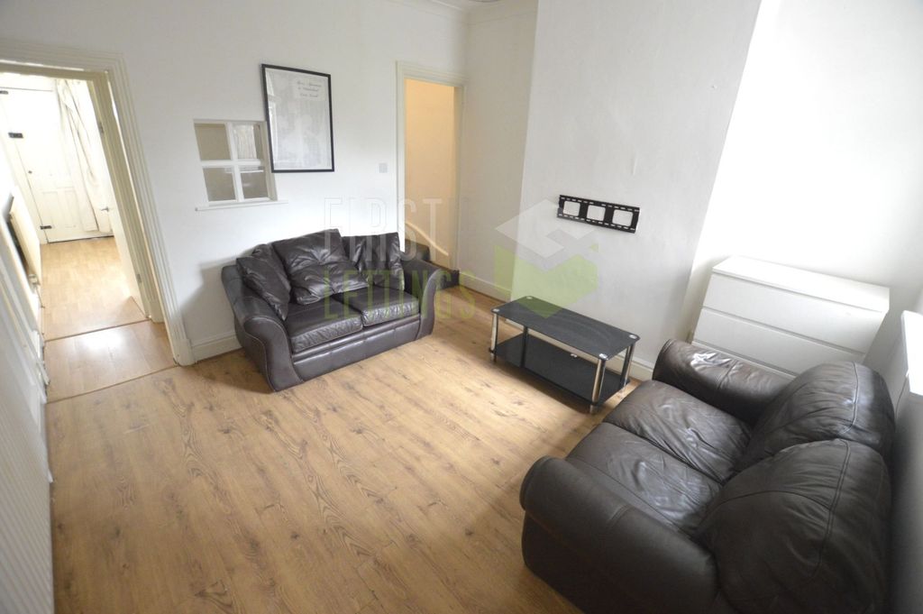 Property photo 2 of 9 Photo 11