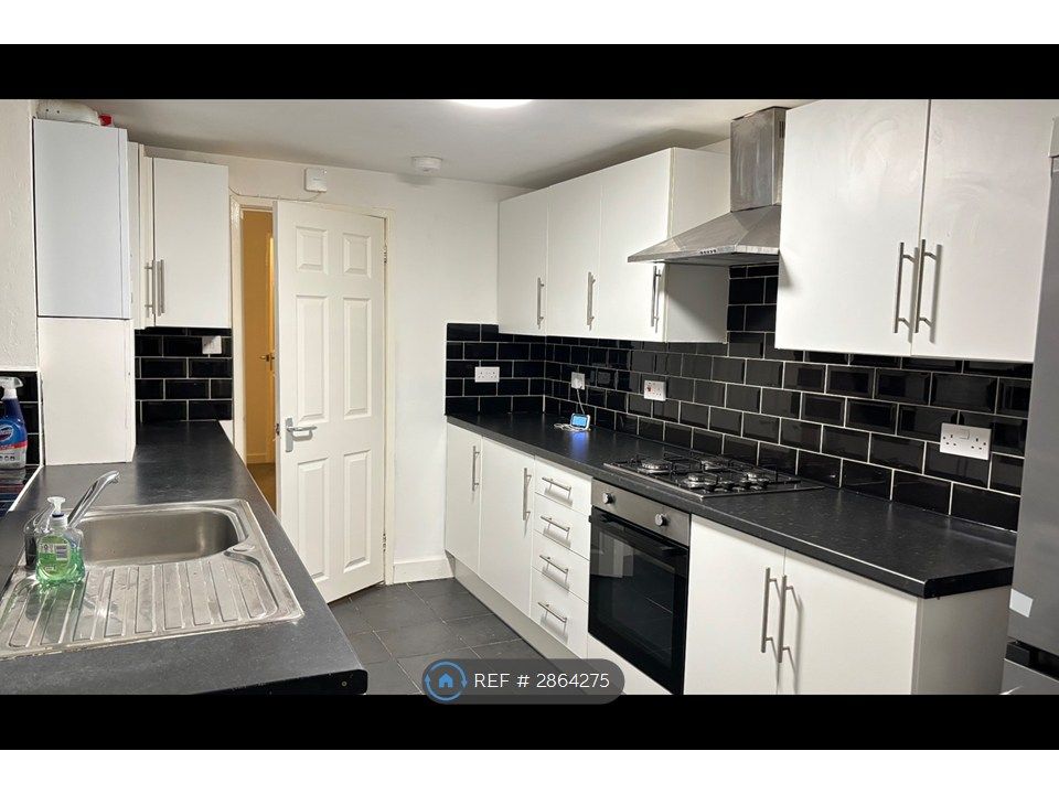 Property photo 1 of 18 Kitchen