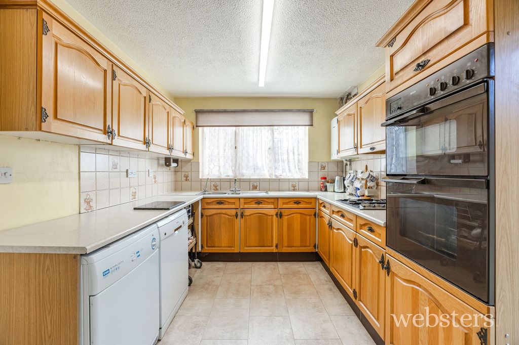 Property photo 3 of 21