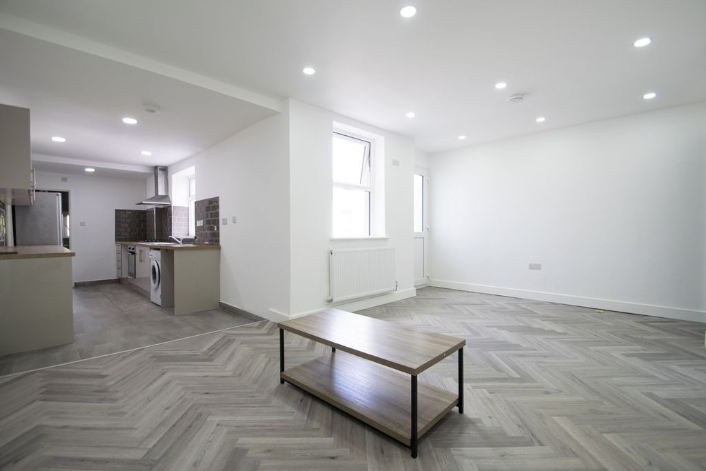 Property photo 1 of 14 Photo 2