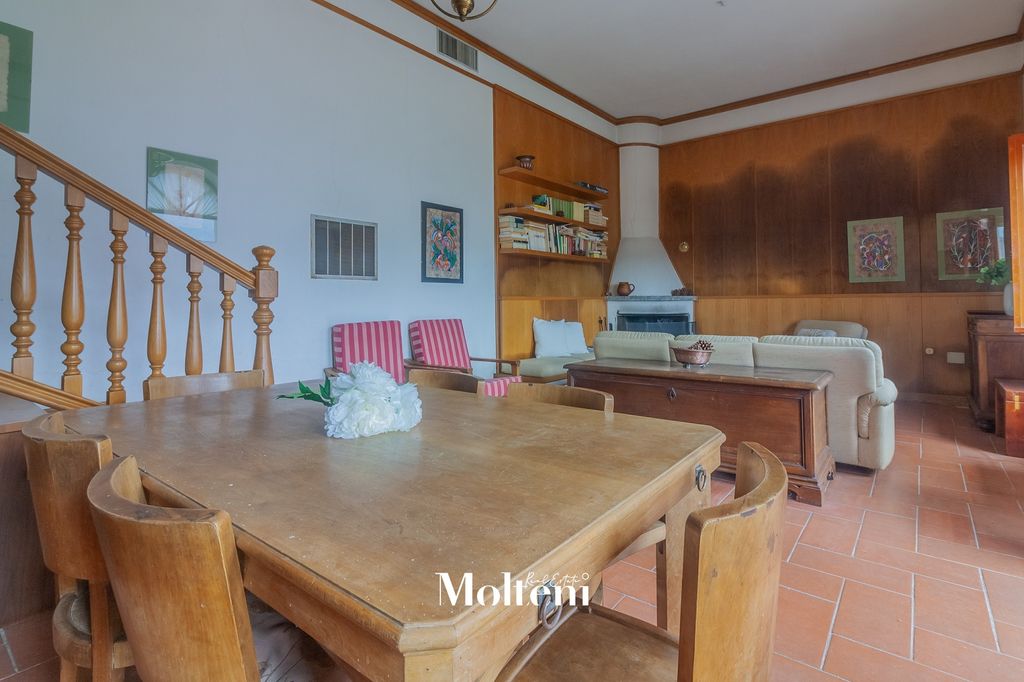 Property photo 2 of 32