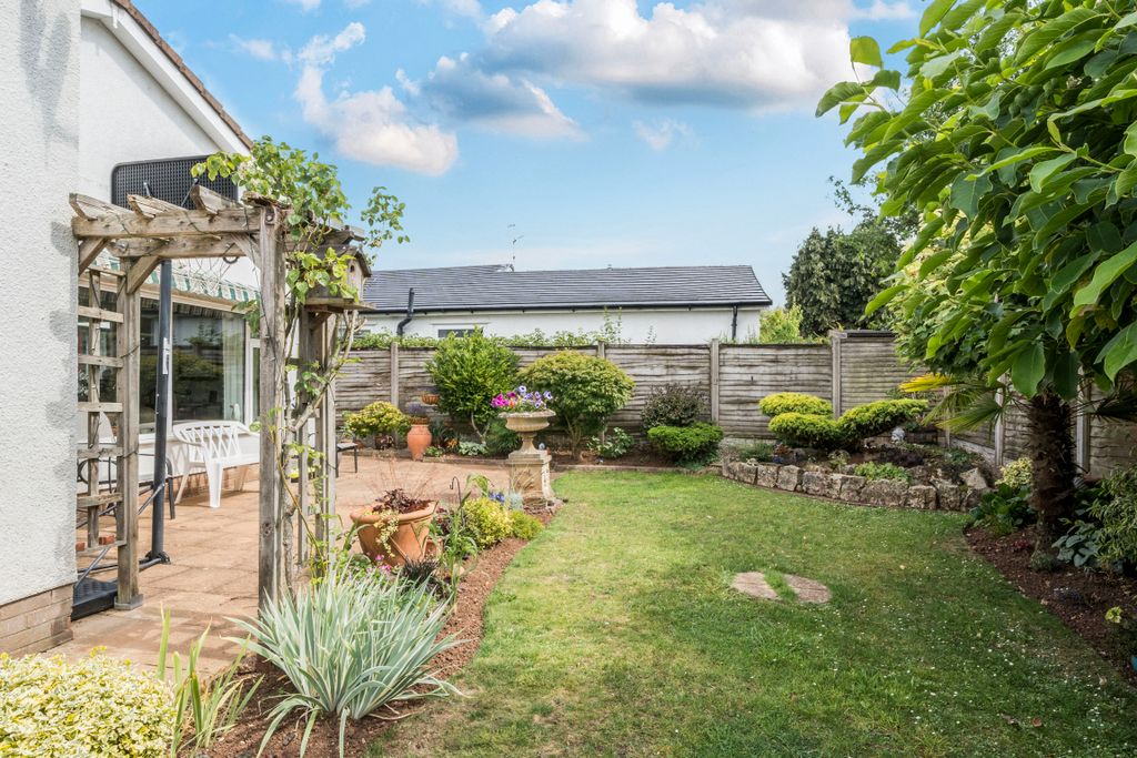 Property photo 2 of 16 Garden