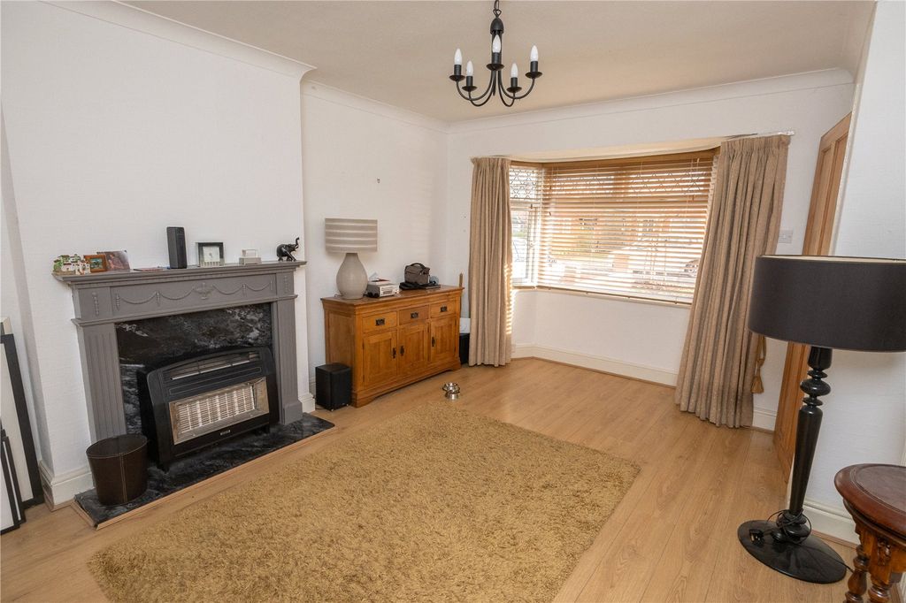 Property photo 2 of 12 Picture No. 11