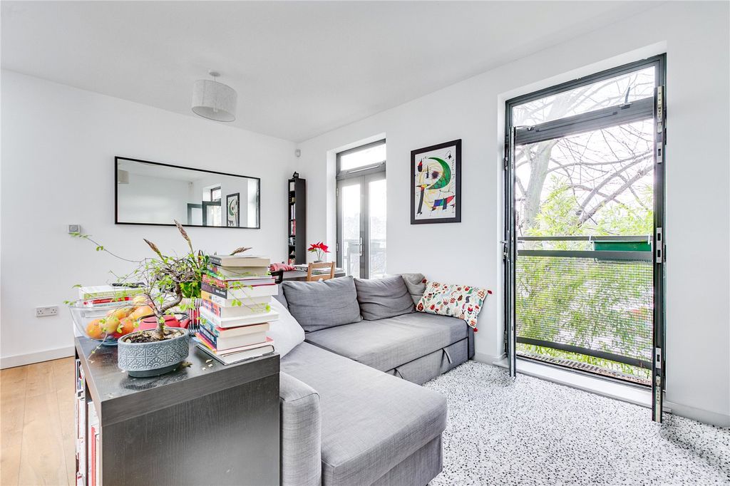 Property photo 3 of 12