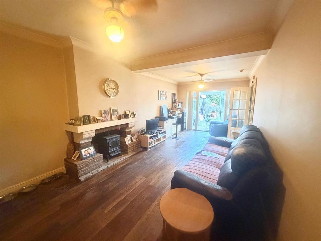 Property photo 3 of 10 2E3B0327-0d30-4E89-A05A-9564Ab762E76.Jpg