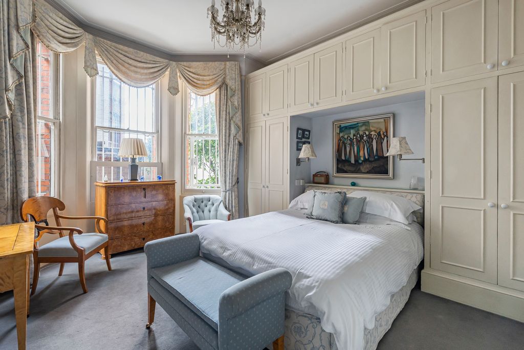 Property photo 2 of 27