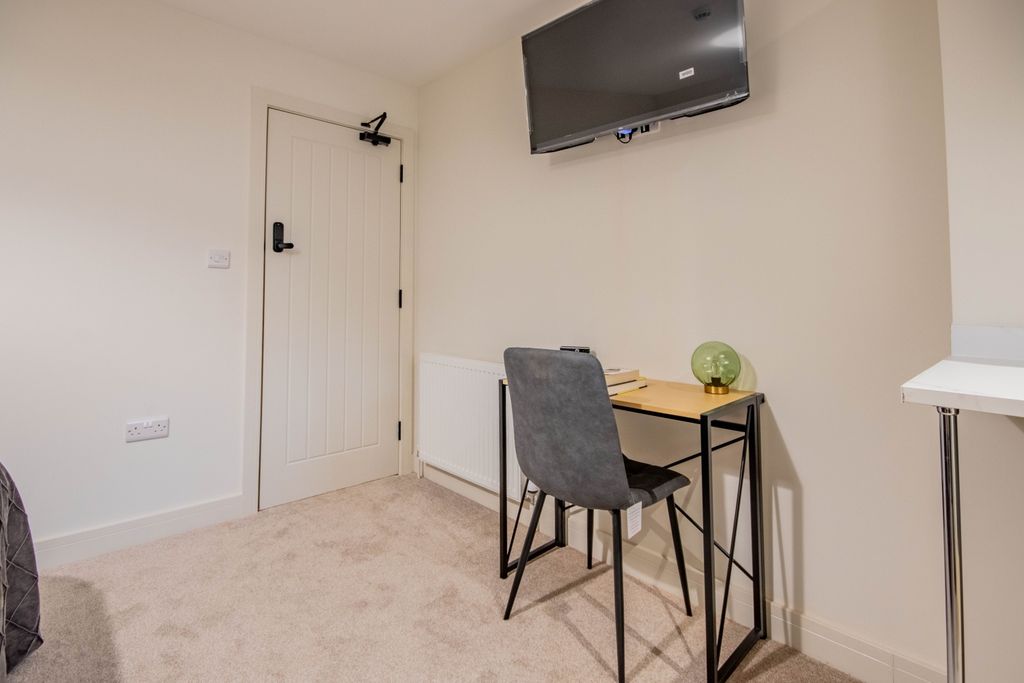 Property photo 3 of 12 E-3