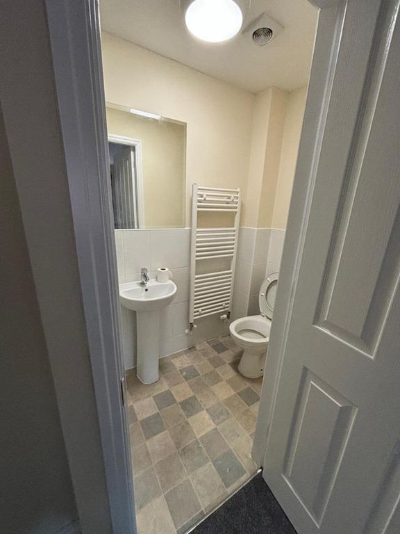 Property photo 3 of 14 O_1Ibbmoulpl8Dn1i1Vfpf0Lc2Sc.Jpg