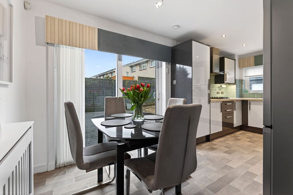 Property photo 3 of 24