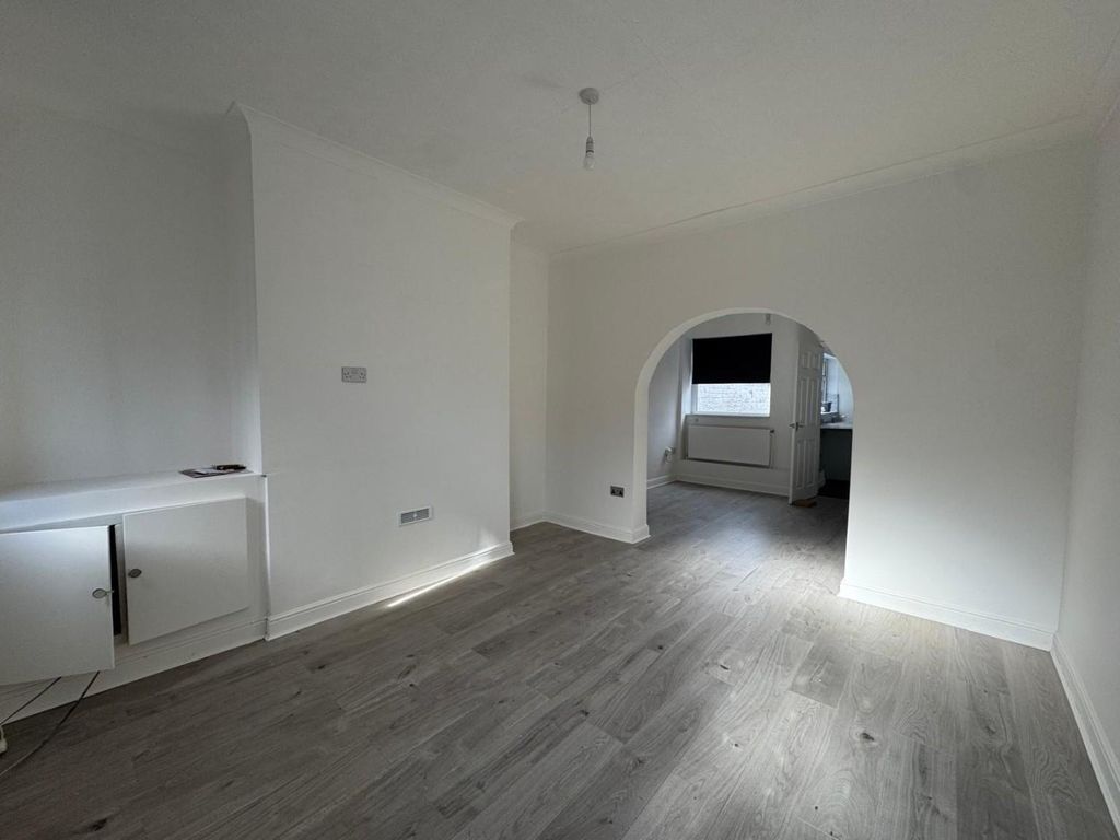 Property photo 2 of 9 11.Jpg