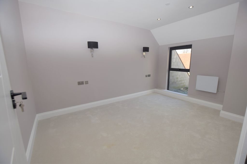 Property photo 3 of 5 Bedroom