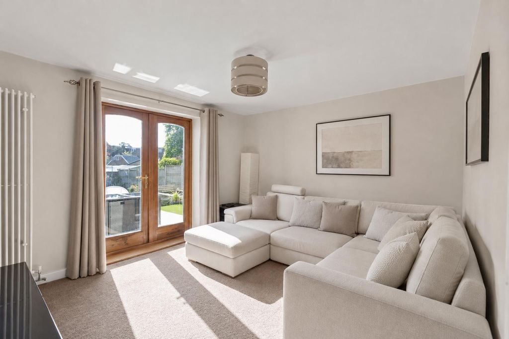 Property photo 3 of 16 Carroll Crescent Living.Jpg