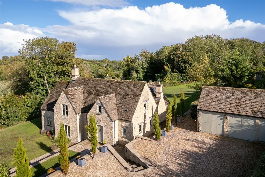 Property photo 1 of 35 93 - Highfield House - Gl54 4Aa - Web.Jpg