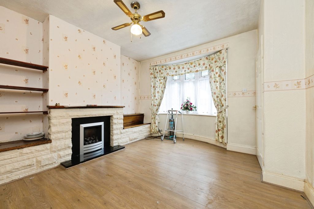 Property photo 2 of 17