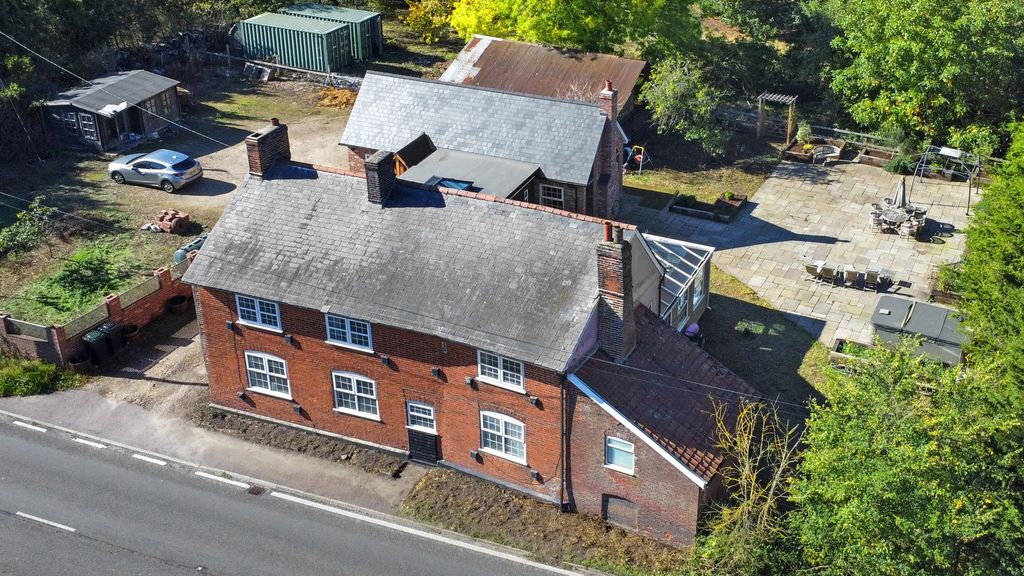 Property photo 2 of 34