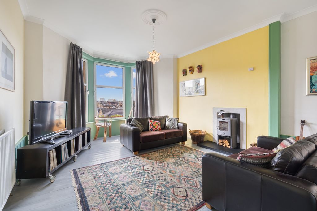 Property photo 3 of 31