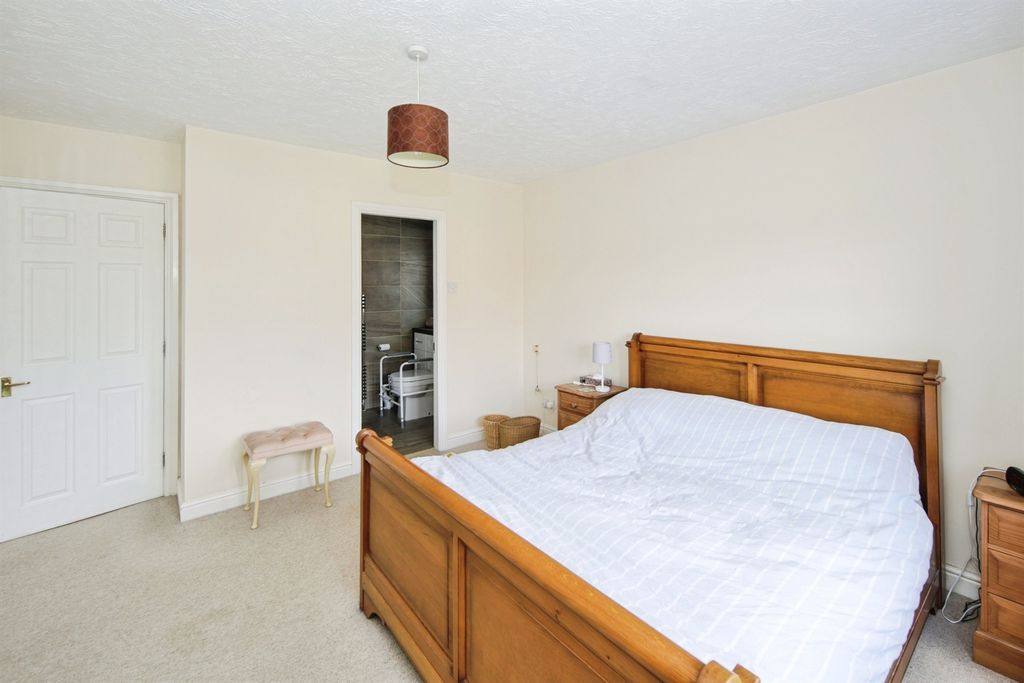 Property photo 3 of 19