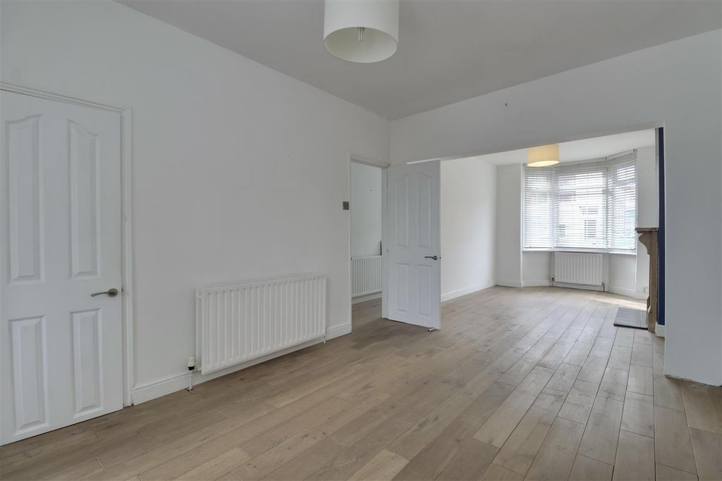 Property photo 2 of 20 5Aaee48D-D673-4949-A25D-9Fbee0C57Bd7_1_201_A.Jpeg