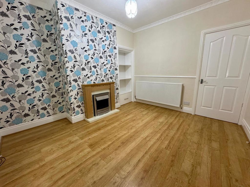 Property photo 2 of 16 391A9E98-6Bff-4c8A-Bcb9-64Def3B2801d