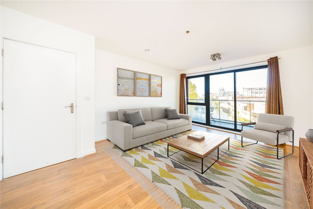 Property photo 2 of 7 Picture No. 23