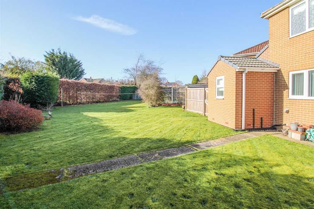 Property photo 2 of 16 Outside