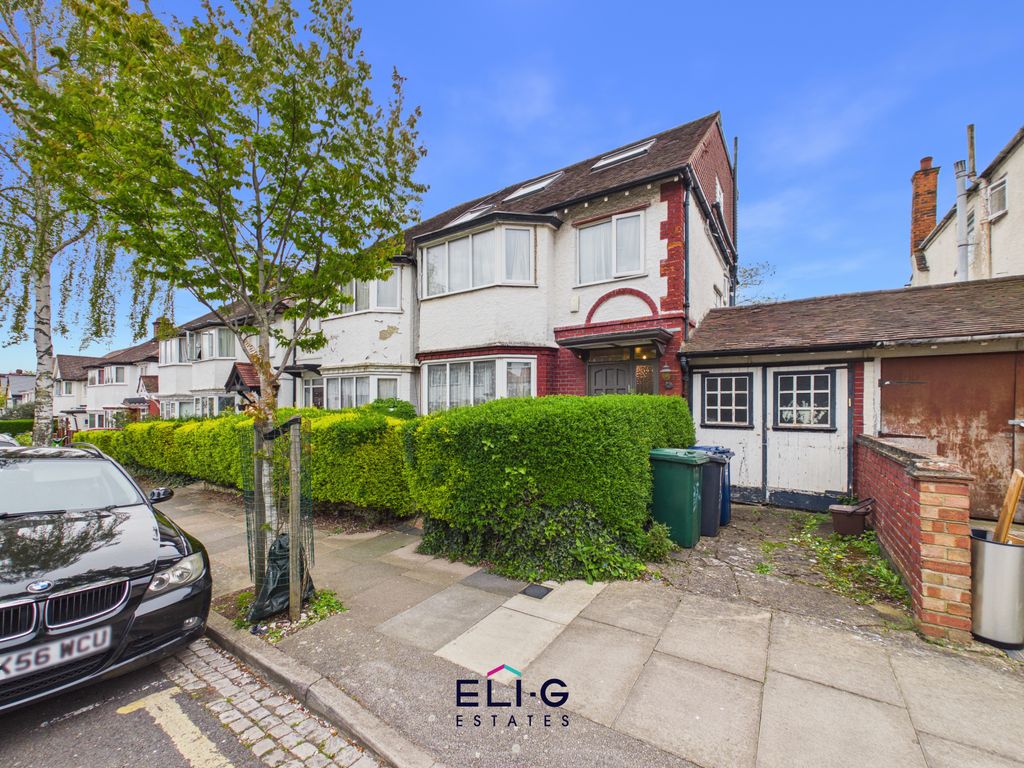Property photo 1 of 13 5 Bed Semi-Detached House For Sale Garrick Avenue, London Nw11