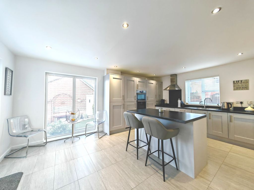 Property photo 2 of 32