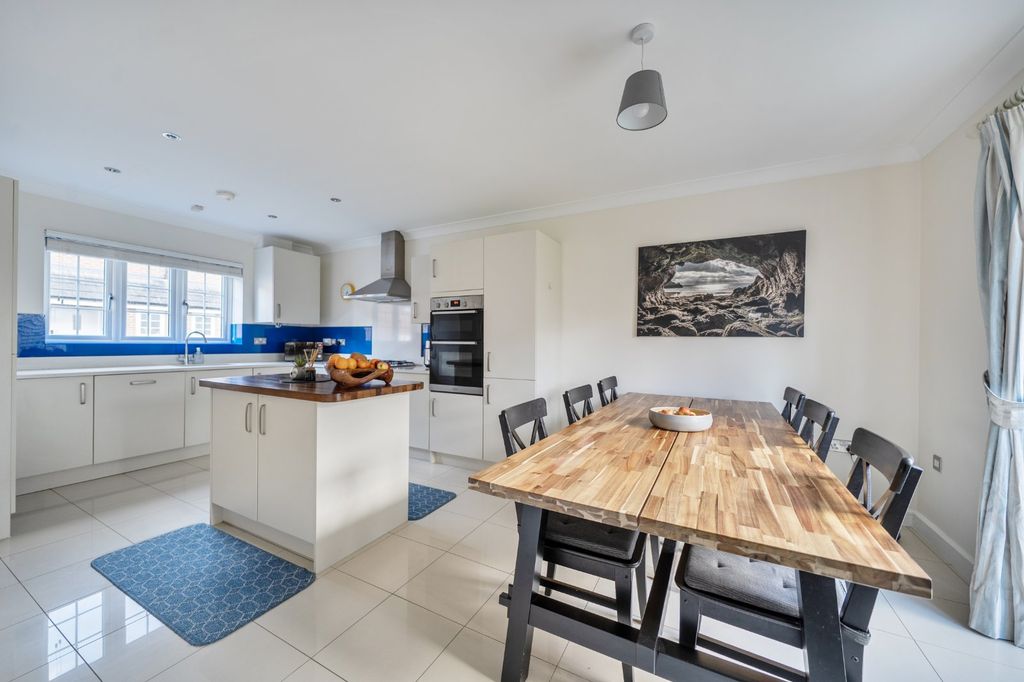 Property photo 3 of 18 Kitchen/Dining Room