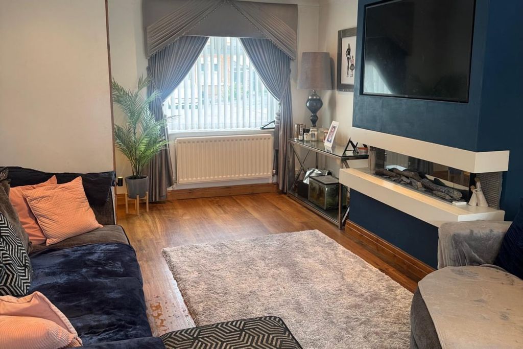 Property photo 2 of 17