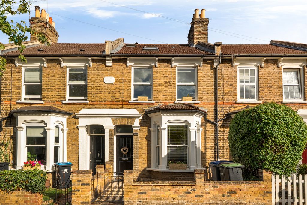 Property photo 1 of 12