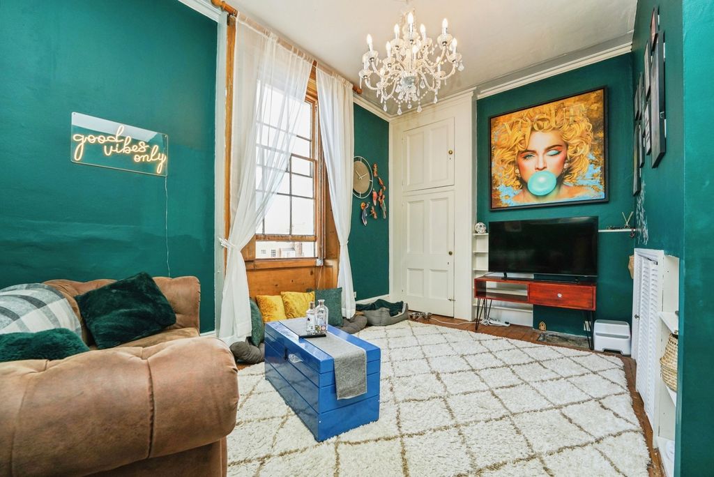 Property photo 3 of 8 Photo