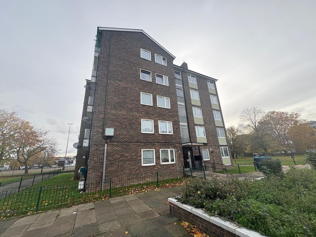 Property photo 1 of 12 Panfield Road, London, Se2